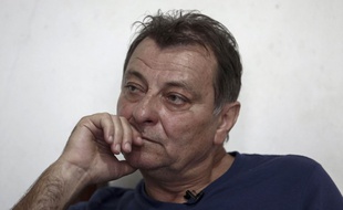 Cesare Battisti, ex-activiste d'extrême gauche italien condamné à la prison à perpétuité en Italie pour quatre meurtres