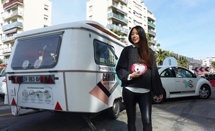 L'Azuréenne Esther Ly a installé son salon d'esthétique dans une caravane.