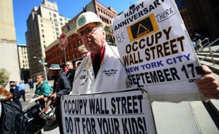 Le mouvement Occupy Wall Street est retourné dans la rue mardi à New York, pour célébrer le 2e anniversaire de sa naissance et dénoncer une fois encore l'avidité du monde de la finance et la corruption politique