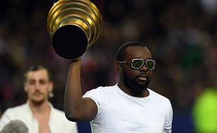 Le chanteur Maître Gims au Stade de France, le 23 avril 2016, avant la finale de la Coupe de la Ligue.