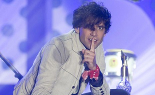 Le chanteur Mika en concert à Monaco le 6 août 2013
