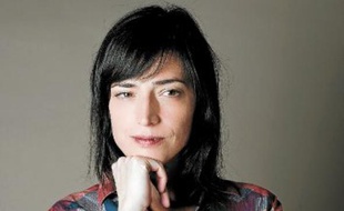 « J'ai adopté une couleur pop par manque de moyens. Mais dans ma tête, je compose des opéras. »