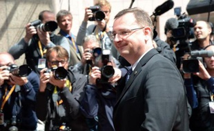L'ancien Premier ministre tchèque, Petr Necas, a reconnu samedi entretenir une relation sentimentale avec sa plus proche collaboratrice, figure centrale d'un scandale de corruption politique et de moeurs qui l'a contraint à la démission en juin.