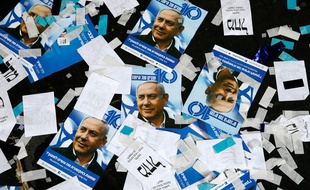 Des tracts et des affiches de Benjamin Netanyahou au siège du Likoud à Tel-Aviv, le 10 avril 2019.