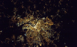 Le dernier cliché de l'astronaute Français offre une vue depuis l'espace de la capitale Girondine la nuit.