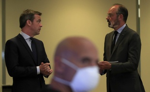 Le ministre de la Santé Olivier Véran et le Premier ministre Edouard Philippe, le 25 mai 2020 à Paris.