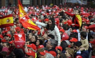 Plusieurs dizaines de milliers de manifestants anti-avortement défilaient dimanche à la mi-journée à Madrid pour protester contre un projet du gouvernement socialiste espagnol de libéraliser l'avortement, a constaté un journaliste de l'AFP.