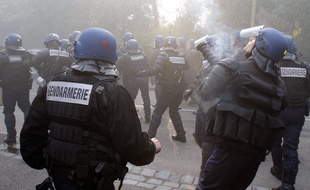 Des grenades lacrymogènes tirées par la gendarmerie.