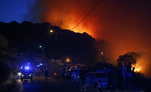 Illustration d'un feu, de nuit, ici à Biguglia.