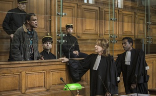 Adama Niane et Nathalie Baye dans L'affaire SK1