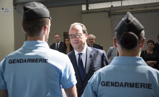 Le président Francois Hollande
en déplacement au Centre d'entrainement des forces de gendarmerie à Saint-Astier (Dordogne), le 20 juillet 2016.