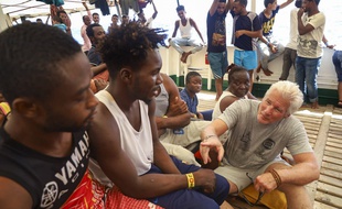 L'acteur américain Richard Gere est monté à bord du navire humanitaire Open Arms, ce vendredi 9 août.