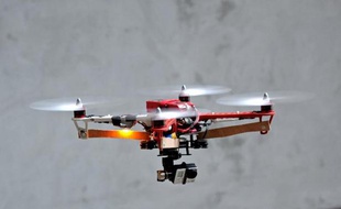 Un prototype de drone fabriquée par Squadrone System équipée d'une caméra GoPro est testée le 2 juillet 2014