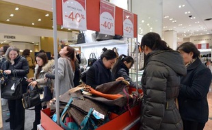 Les soldes aux Galeries Lafayette, à Paris, le 9 janvier 2013