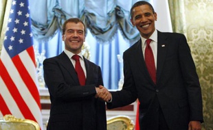 Barack Obama en visite officielle à Moscou, aux côtés de son homologue russe Dmitri Medvedev, le 6 juillet 2009.