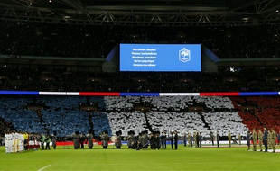 Le stade Wembley en train de chanter La Marseillaise avant Angleterre-France, le 17 novembre 2015.