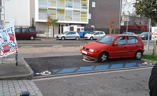 Depuis lundi 20 février, les parents de l'école Olympe-de-Gouges, à Toulouse, surveillent de près l'unique place