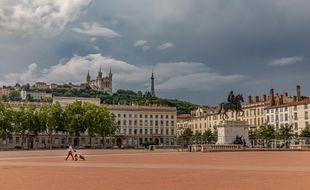 La place Bellecour où Augustin a reçu un coup de poing au visage.
