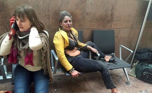 Nidhi Chaphekar, une hôtesse de l'air indienne, est devenue l'un des symboles des attentats qui ont frappé Bruxelles, le 22 mars 2016.