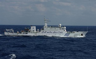 Sept navires militaires chinois ont été aperçus mardi à proximité d'îles de l'extrême sud du Japon, en plein conflit diplomatique à propos de la souveraineté sur d'autres îles de mer de Chine orientale, a annoncé le ministère japonais de la Défense.