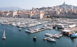Une cinquantaine de rappeurs Marseillais célèbrent la cité phocéenne dans une compil.