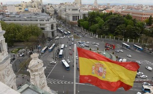 La récession devrait se prolonger en Espagne au quatrième trimestre, a estimé mercredi la banque centrale, ce qui serait son sixième trimestre négatif pour le PIB du pays, plongé dans la crise depuis l'éclatement de sa bulle immobilière en 2008.