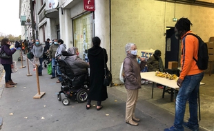 File d'attente impressionnante devant le local de Tinhi Kmou.