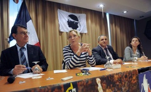 Les cadres de la fédération corse du Front National (FN) ont exprimé leur soutien à la candidature de Marine Le Pen pour prendre la présidence du parti à l'occasion d'un déplacement de la vice-présidente du FN dimanche à Ajaccio.