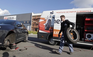 Illustration. Oignies, le 15 octobre 2013. Un entrepot de la societe Allo Pneus, leader francais de la vente et du montage de pneus sur internet.