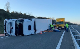 Le poids lourd s'est couché sur l'A20, entre Cahors et Montauban.