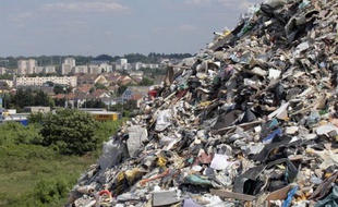La montagne nauséabonde de déchets industriels dans le Val-de-Marne qui avait déclenché la colère du gouvernement a été totalement évacuée, après cinq mois d'un chantier qui aura coûté près de 20 millions d'euros, a-t-on appris jeudi de sources concordantes
