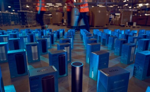 Echo, d'Amazon, intègre l'assistant Alexa.