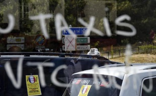 Manifestation de taxis le 25 juin 2015 porte Maillot à Paris