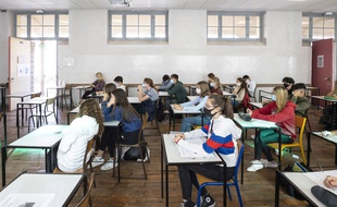 Le Snes-FSU, premier syndicat du secondaire, organise jeudi en fin de journée une intersyndicale.