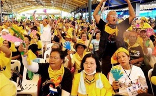 La Cour d'Appel en Thaïlande a ordonné jeudi l'abandon des poursuites pour "insurrection" contre les neuf leaders d'un mouvement visant à renverser le gouvernement, 48 heures après les pires violences de rue à Bangkok depuis 16 ans.