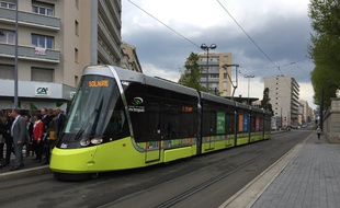 L'un des nouveaux tramways mis en place en 2017 à Saint-Etienne