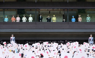 Plus de 50.000 personnes ont assisté au premier discours de l'Empereur du Japon Naruhito le 4 mai 2019.