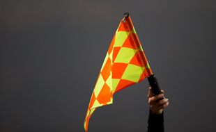 Le hors-jeu fait partie des règles les plus sujettes à polémique dans le football. Illustration.