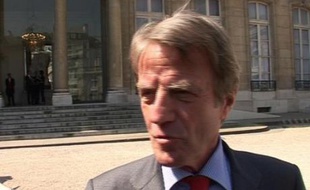 Le chef de la diplomatie française Bernard Kouchner a qualifié de "bon signe" et de "petit espoir" le fait qu'elles aient cependant donné leur feu vert à l'envoi d'un avion transportant du matériel humanitaire, avec une première petite équipe du Bureau de coordination des affaires humanitaires de l'ONU (OCHA).