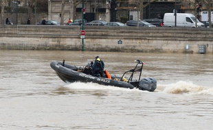 Des policiers de la brigade fluviale sur la Seine. (Illustration)