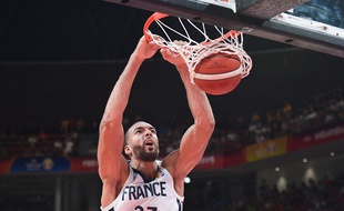 Rudy Gobert dunke face à l'Allemagne