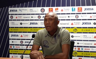 Alain Kombouaré lors de sa première conférence de presse comme entraîneur du TFC, le 15 octobre 2019.