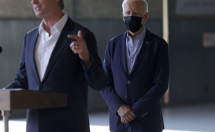 Le gouverneur de Californie Gavin Newsom en campagne avec le renfort de Joe Biden, le 13 septembre 2021.