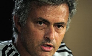 L'entraîneur portugais du Real Madrid José Mourinho a prolongé jusqu'au 30 juin 2016 son contrat avec le club, a annoncé mardi le club Champion d'Espagne, mettant un terme aux rumeurs sur un départ pour l'Angleterre.