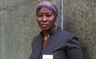 Aïssata Bocum, femme de chambre à l'hôtel New Yorker, le 6 juin 2011 devant le tribunal de New York.