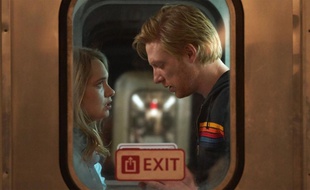 Merritt Wever (Ruby) et Domhnall Gleeson (Billy) dans la jubilatoire série « Run ».