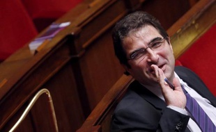 Christian Jacob, le chef de file des députés UMP, a vu vendredi dans un recours aux ordonnances le signe d'un "gouvernement qui perd pied" et doute de sa majorité.