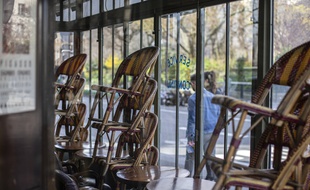 Un café à Paris le 15 mars 2020.