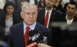 Le Premier ministre israélien Benjamin Netanyahu a réclamé lundi des "sanctions immédiates" contre l'Iran de la part de la communauté internationale si Téhéran dépasse les limites de stocks d'uranium enrichi autorisées par l'accord international de 2015.
