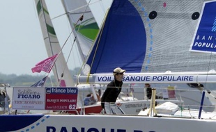 Armel Le Cléac'h (Banque Populaire) a remporté lundi après-midi à Gijon (nord de l'Espagne) la 2e étape de la Solitaire du Figaro, devant Morgan Lagravière (Vendée) et Anthony Marchand (Bretagne Crédit Mutuel Performance).